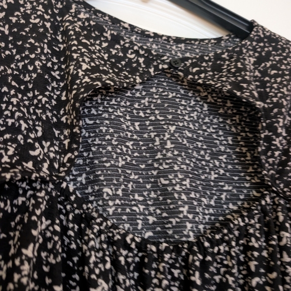 Reitmans Size Large Black and White Patterned Blouse - Picture 9 of 10